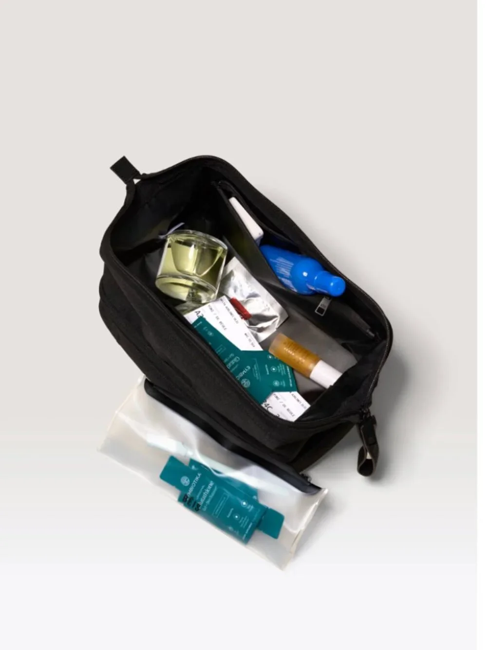 BÉIS Weekender and bonus Dopp Kit - new without tags